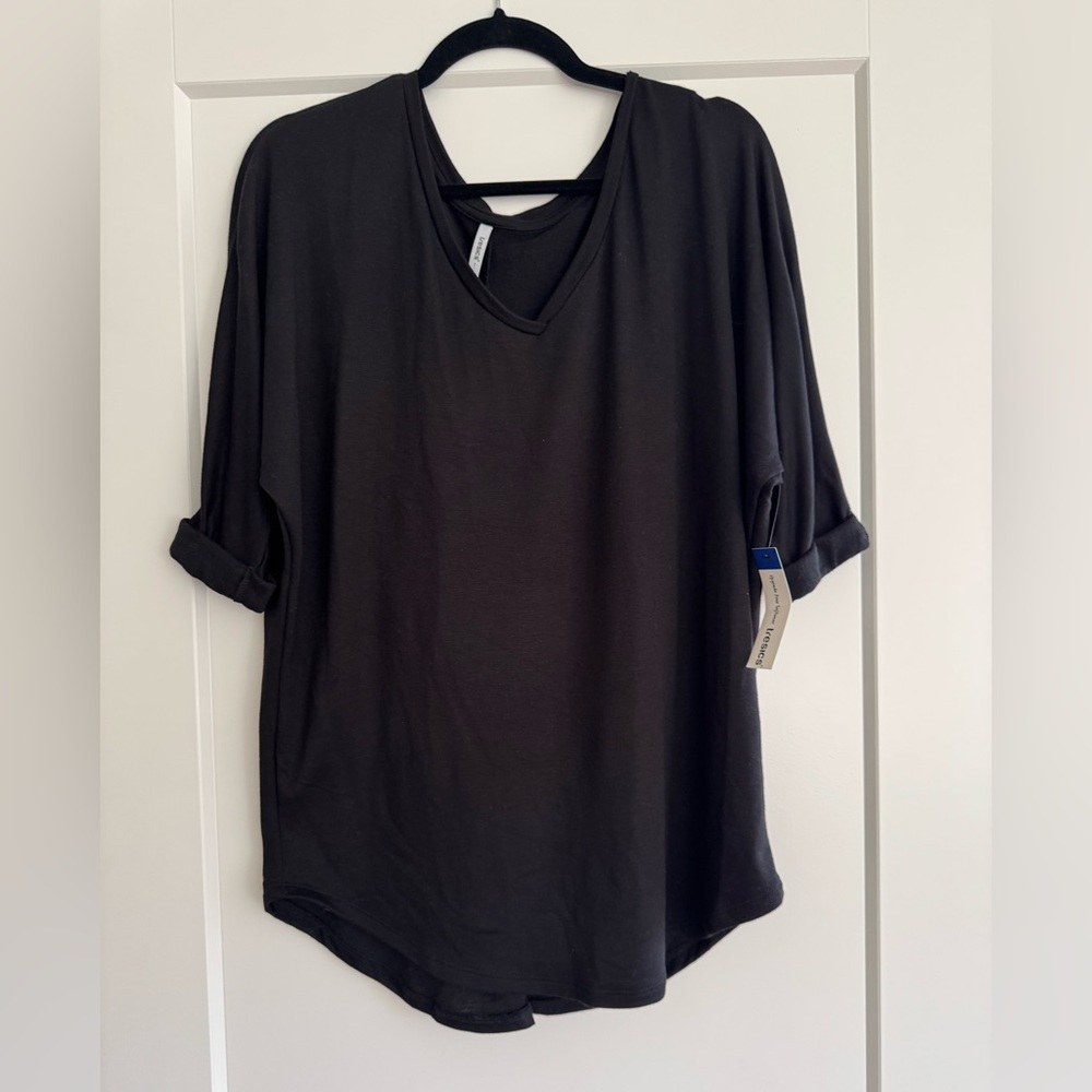 NWT Tresics Black V-Neck Short Sleeve Top